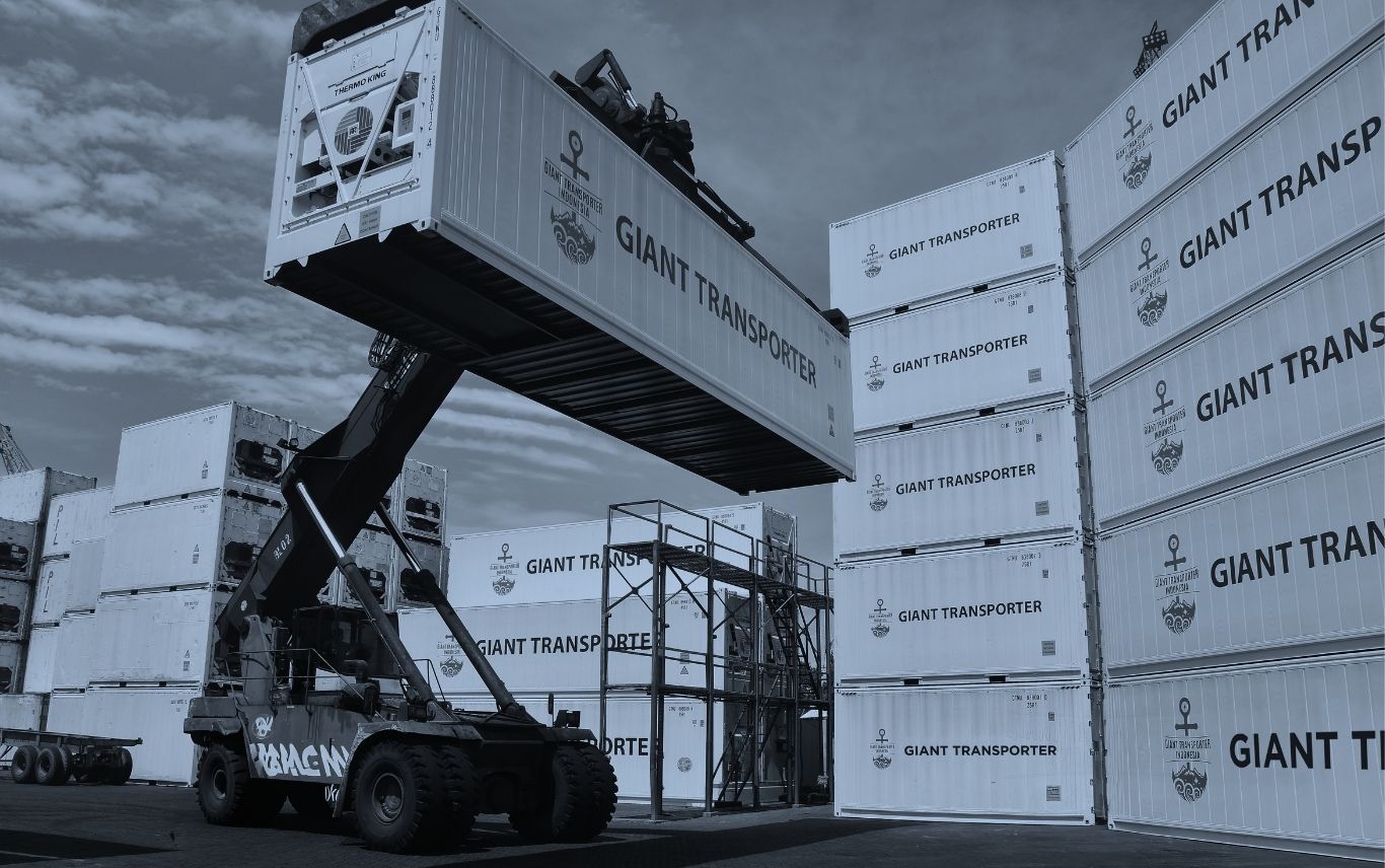 Giant Transporter Indonesia cold chain logistics fleet transporting temperature-controlled cargo